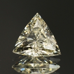 ☆ソーティング付 VS2 ベリーライトイエローダイヤモンド トリリアント 0.596ct<br><br>※こちらのルースを使用してのカスタマイズもお受けできます。誕生石4月