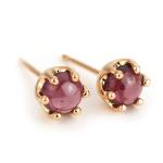 「キャンディキャンディ」5mmカボション　ロードライトガーネットピアス <br><br>