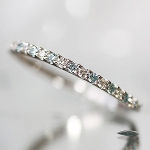 アイスブルーダイヤモンド ダイヤモンド 究極ストレートリング 指輪 誕生石4月 <br><br> K10 K18対応 K18の場合には金額訂正しご連絡致します <br><br>